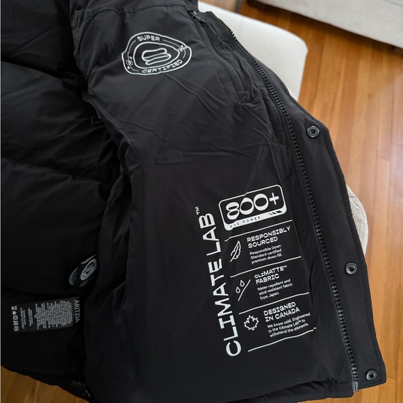 Aritzia super puff vest - Picture 5 of 6